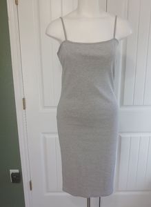 Topshop Women Dress
Size 6 or 10
Gray Bodycon